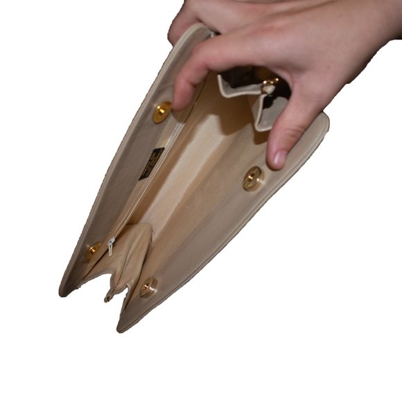 VNTG 90's Gold & White Mesh Purse - Picture 5 of 5